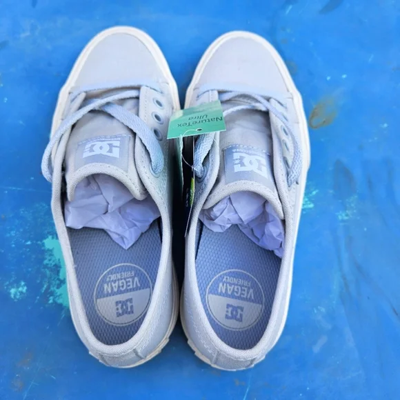 DC Women's Canvas Shoes Size 5 - Picture 9 of 16